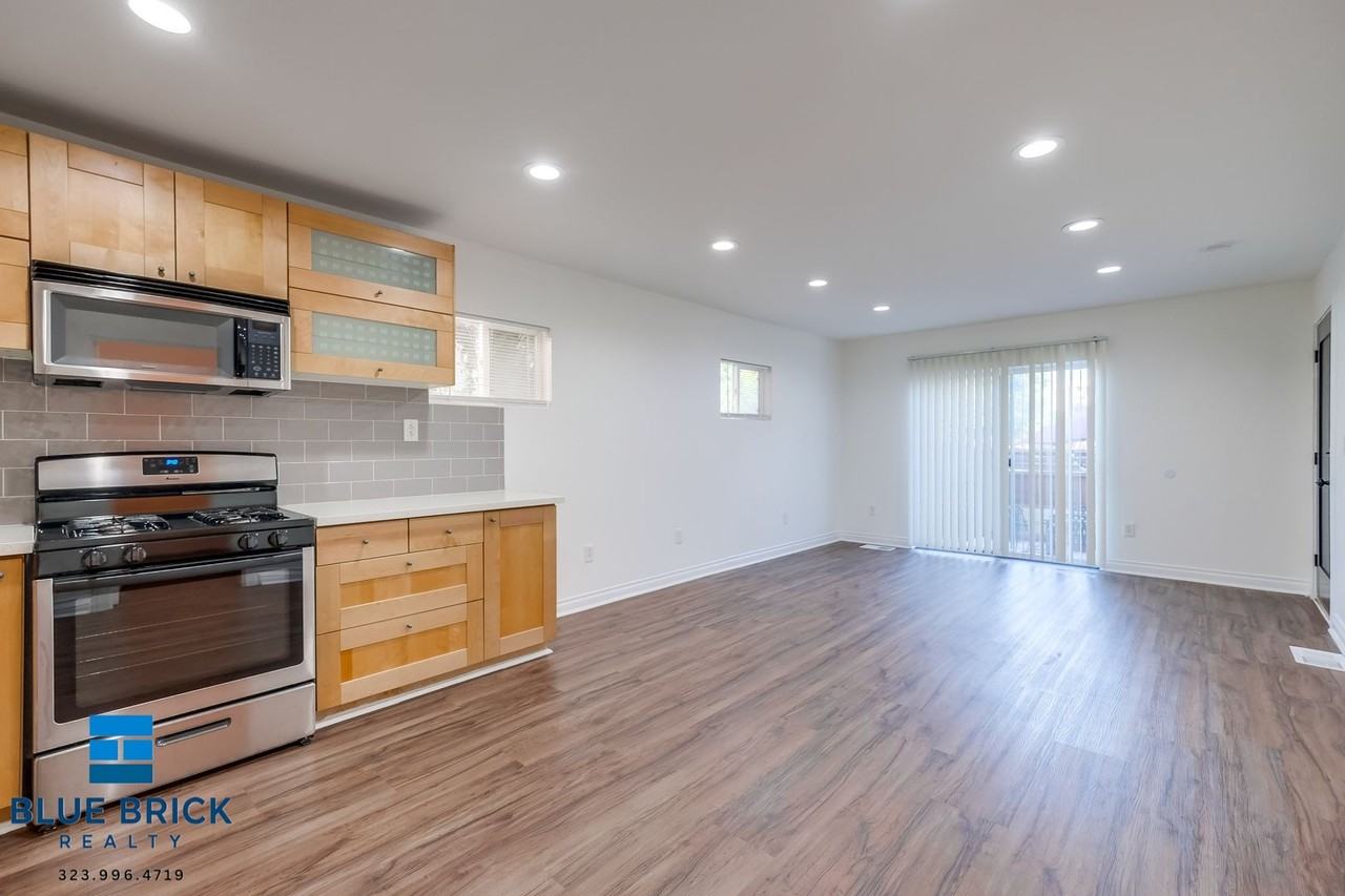 1223 N Bronson Ave