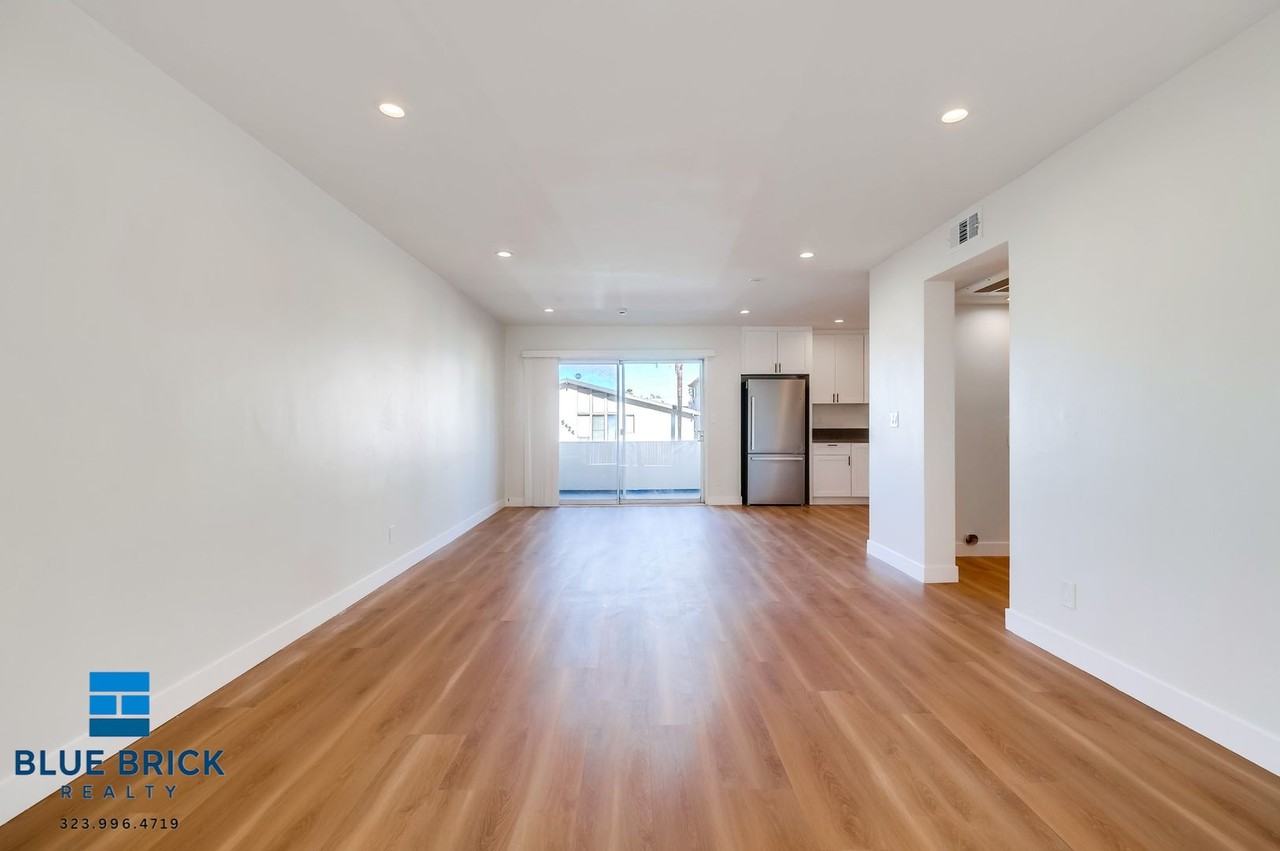 5415 Corteen Pl #22 - Photo 4 of 34