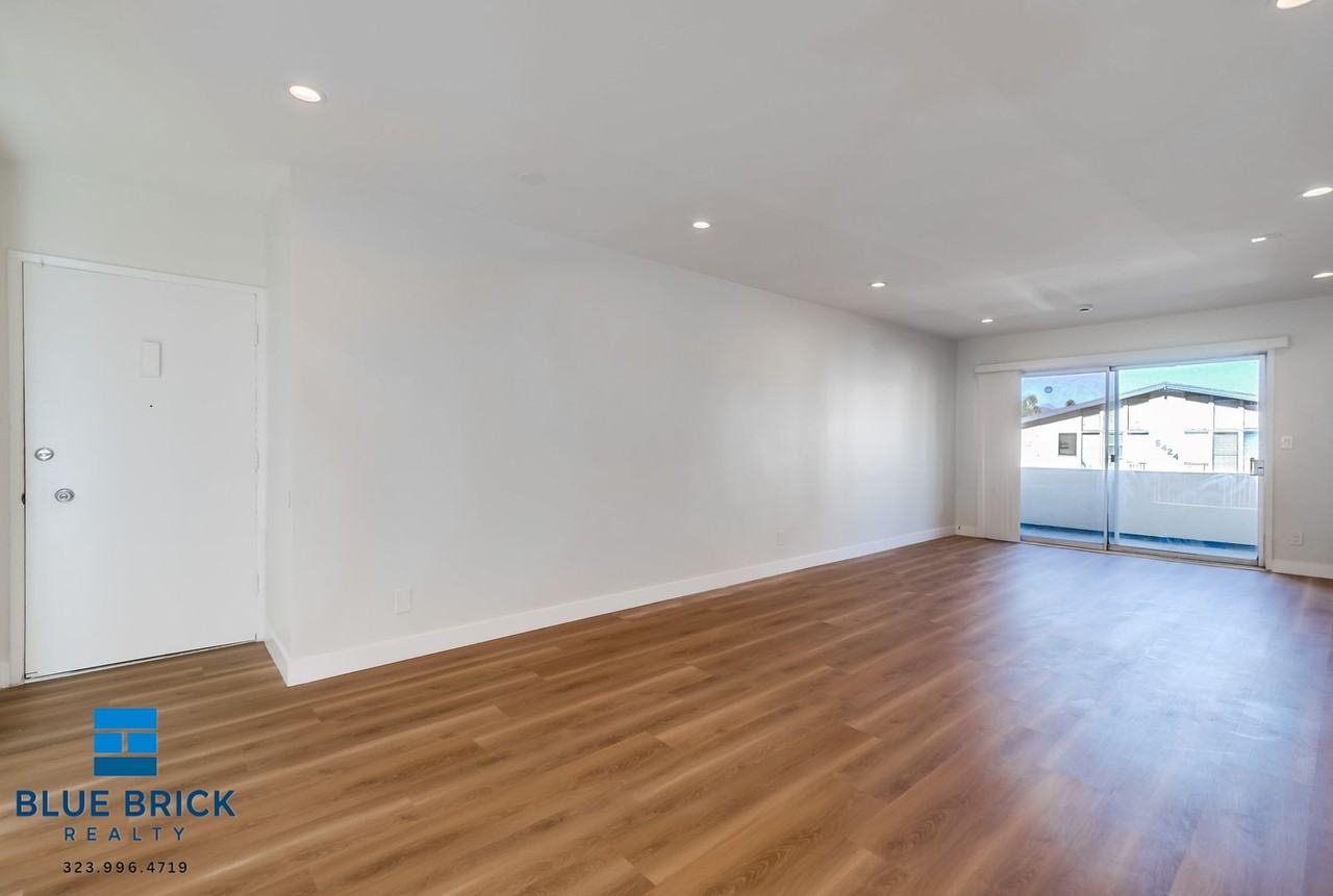 5415 Corteen Pl #22 - Photo 5 of 34