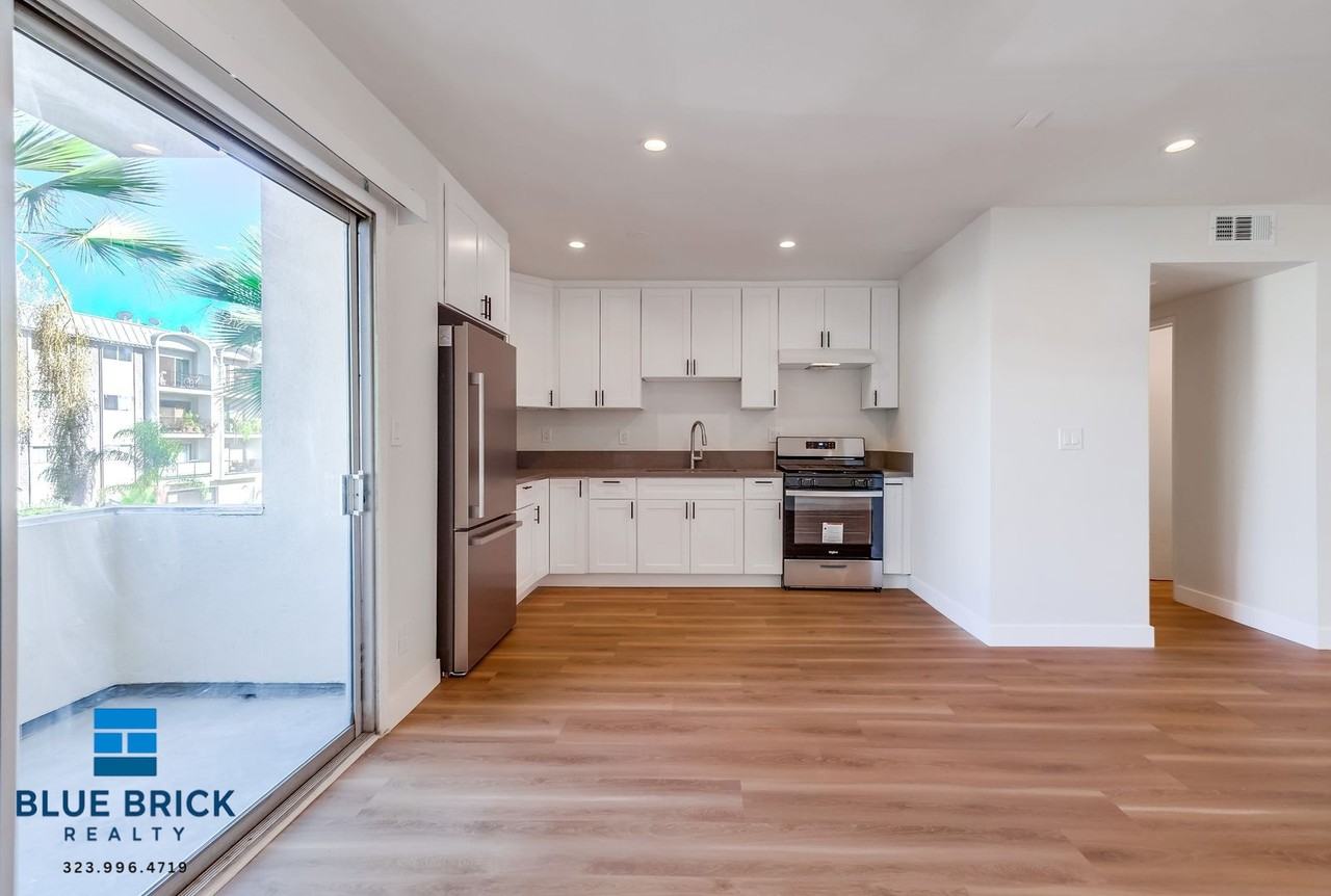 5415 Corteen Pl #22 - Photo 7 of 34