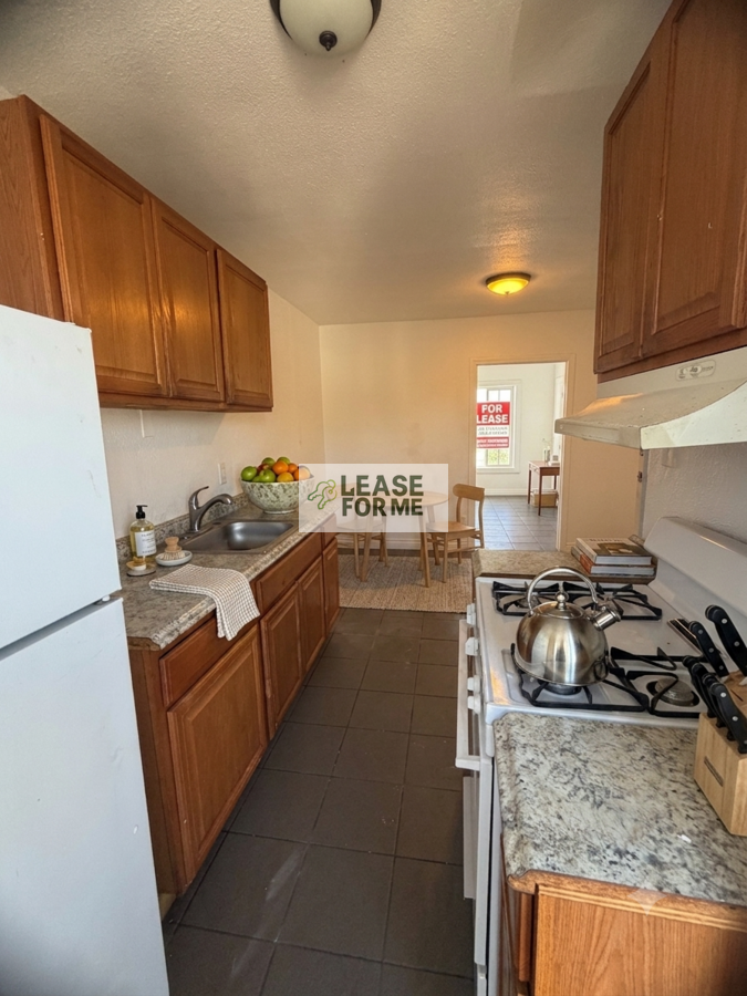 841 W Florence Ave - Photo 4 of 18