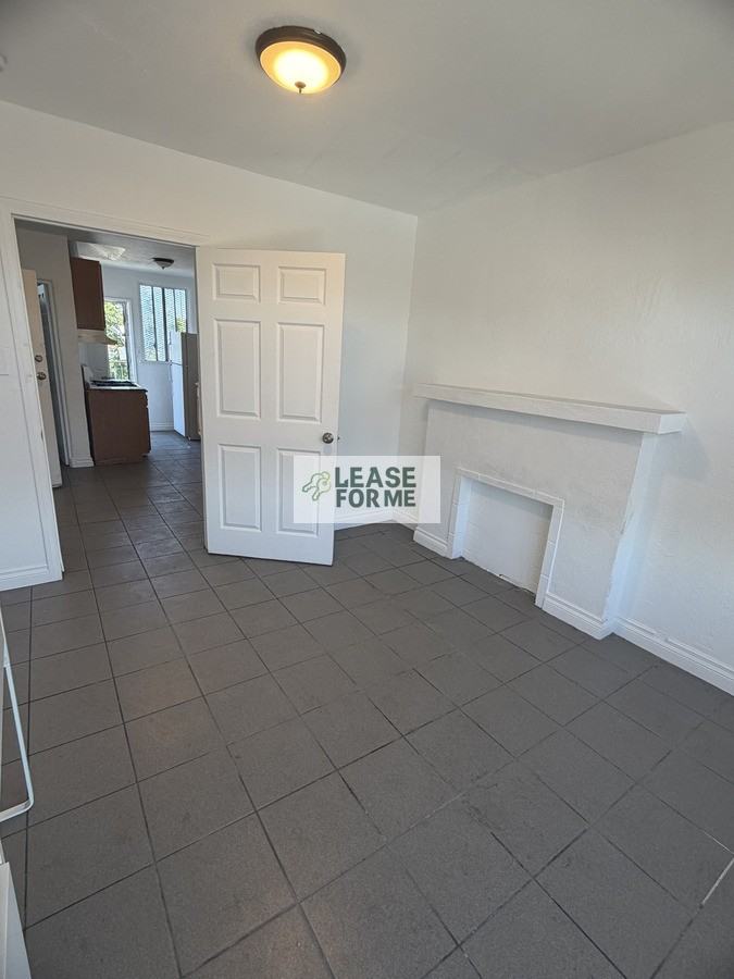 841 W Florence Ave - Photo 7 of 18