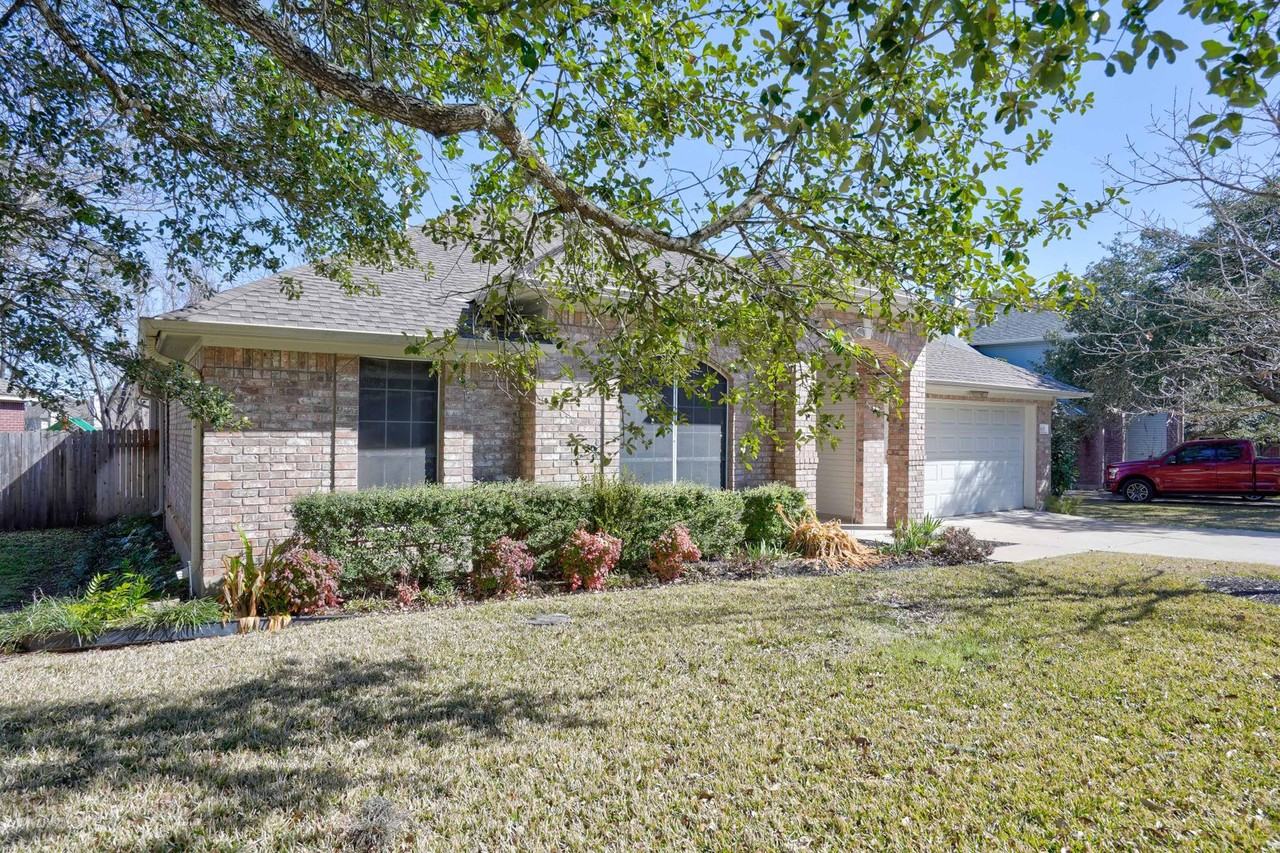 9137 Fainwood Ln - Photo 3 of 48