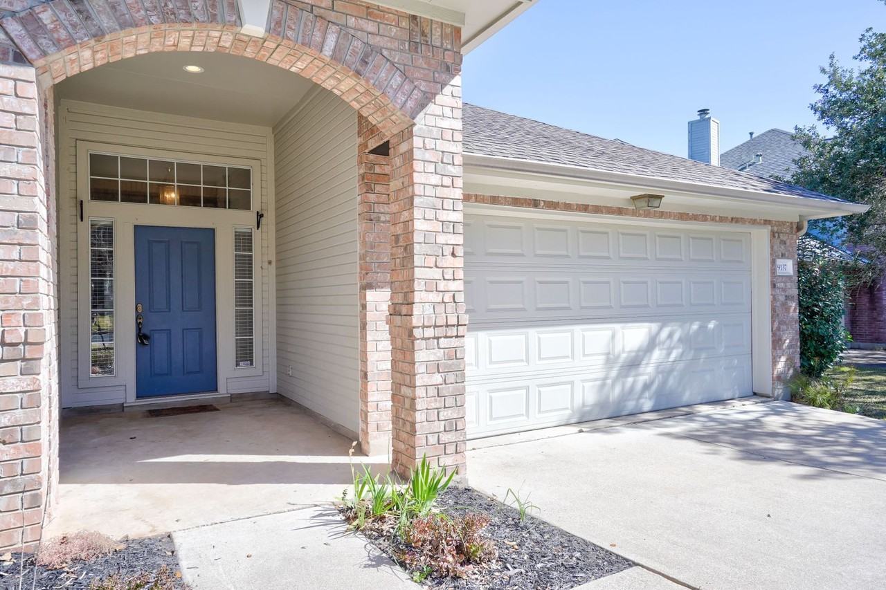 9137 Fainwood Ln - Photo 4 of 48