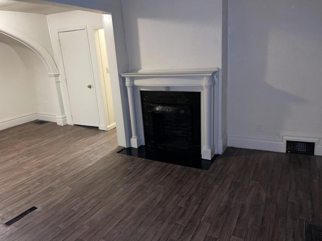614 W Stephenson St - Photo 2 of 11