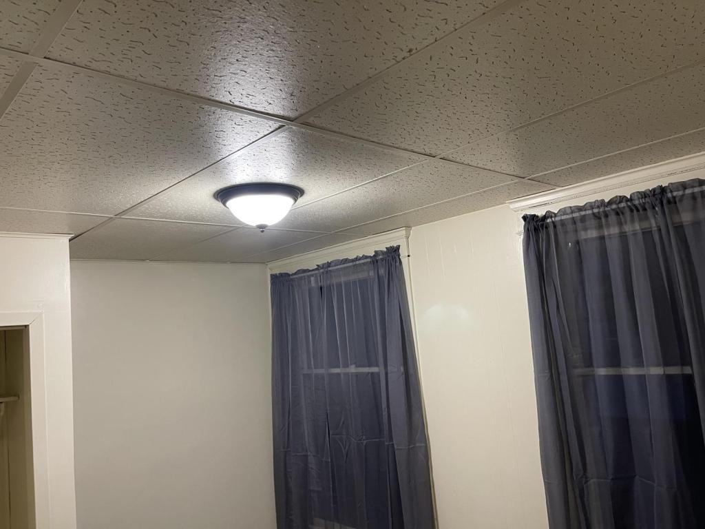 614 W Stephenson St - Photo 4 of 11