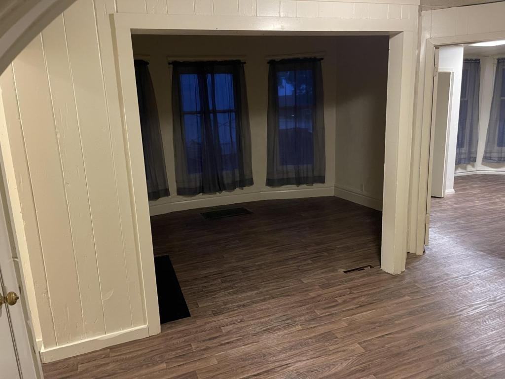 614 W Stephenson St - Photo 7 of 11
