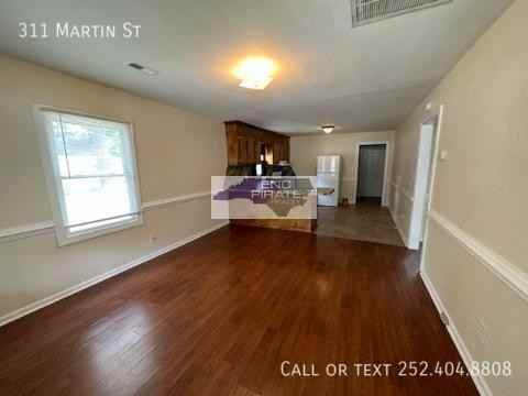 311 Martin St - Photo 3 of 9