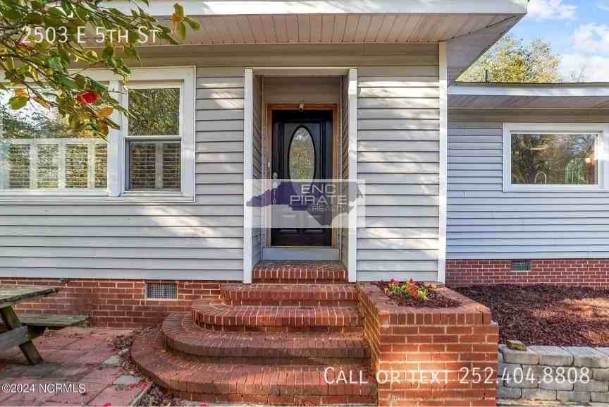 2503 E 5th St - Photo 2 of 46