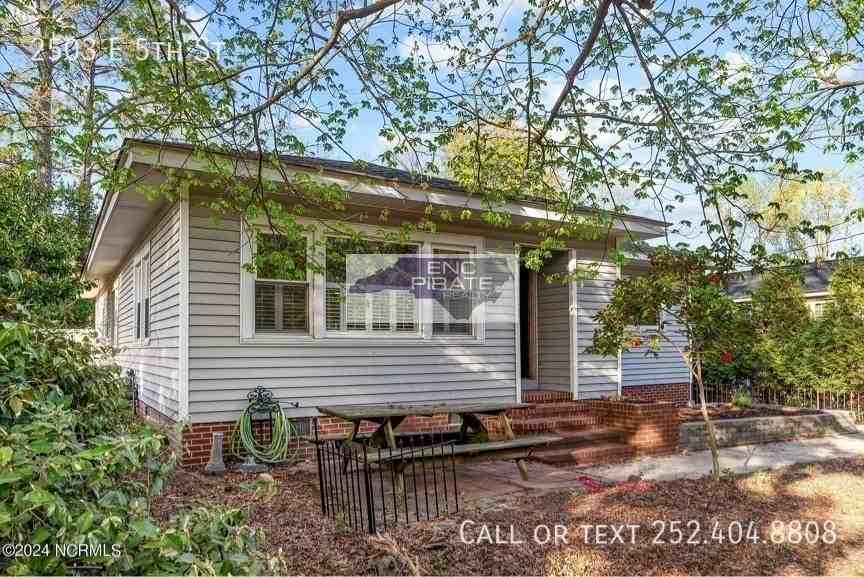 2503 E 5th St - Photo 4 of 46