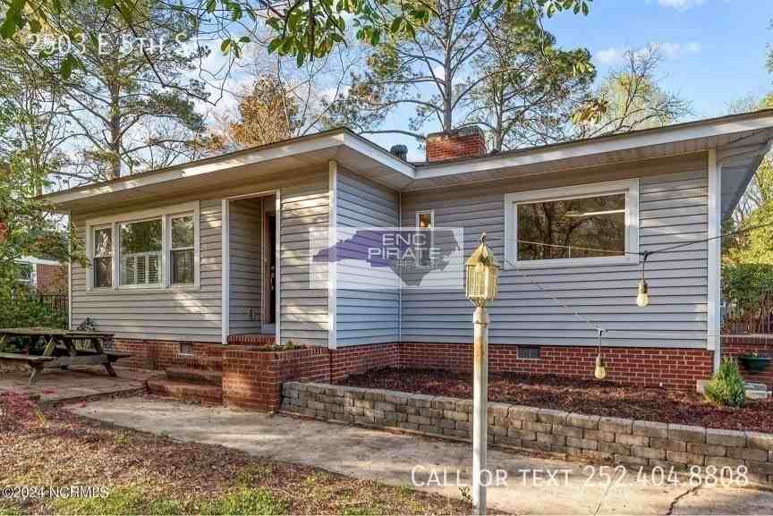 2503 E 5th St - Photo 5 of 46