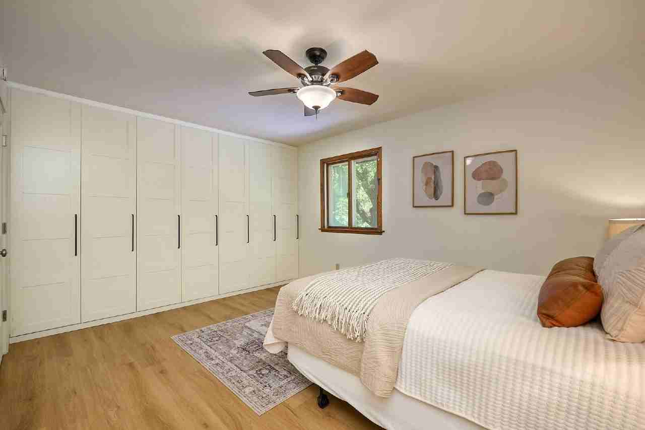 565 Transit Ave W - Photo 4 of 29