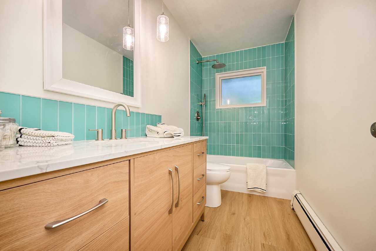 565 Transit Ave W - Photo 6 of 29