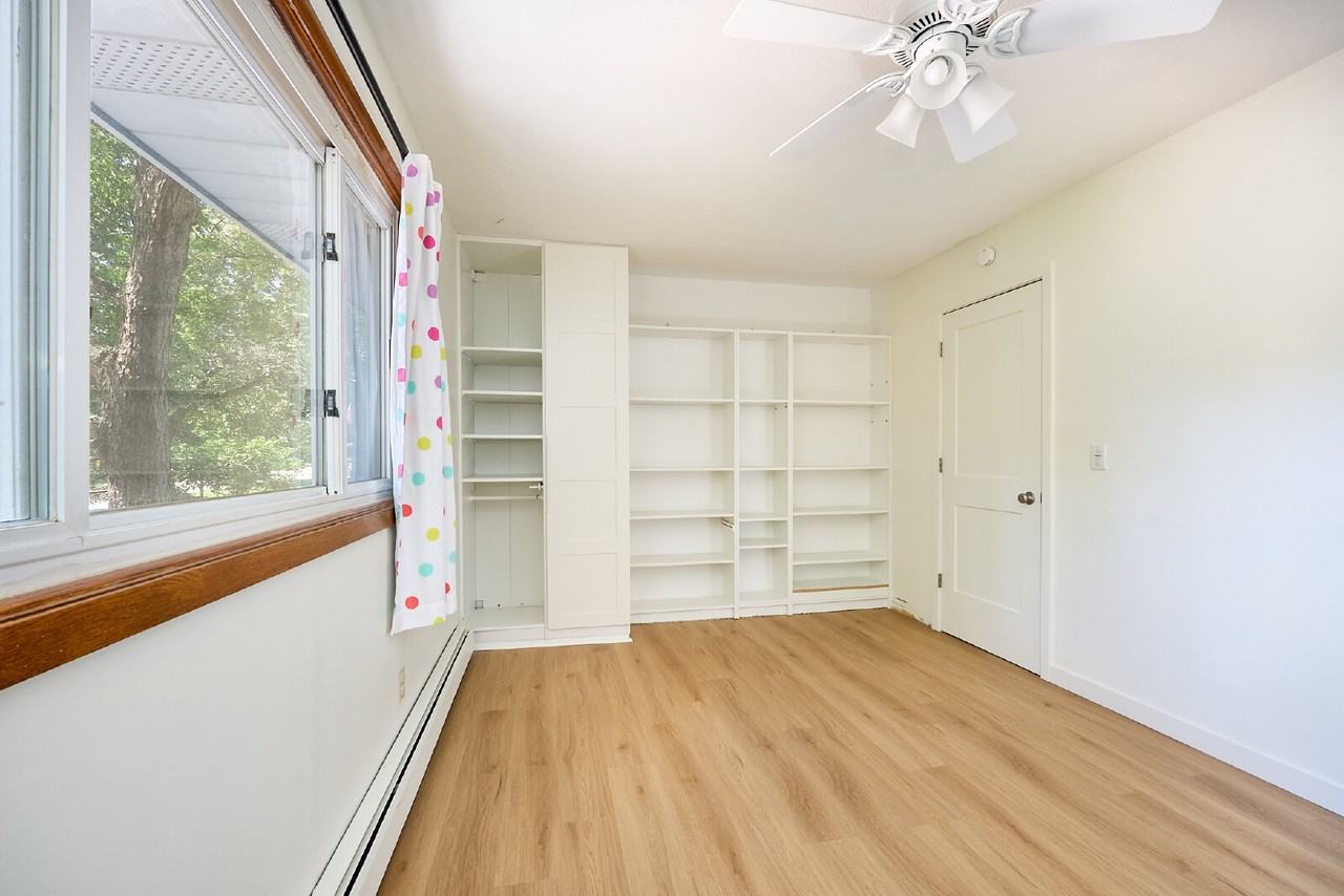 565 Transit Ave W - Photo 7 of 29