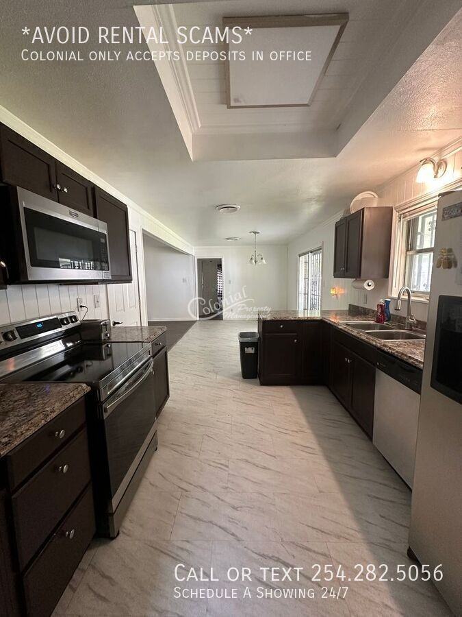2203 Athens St - Photo 5 of 11