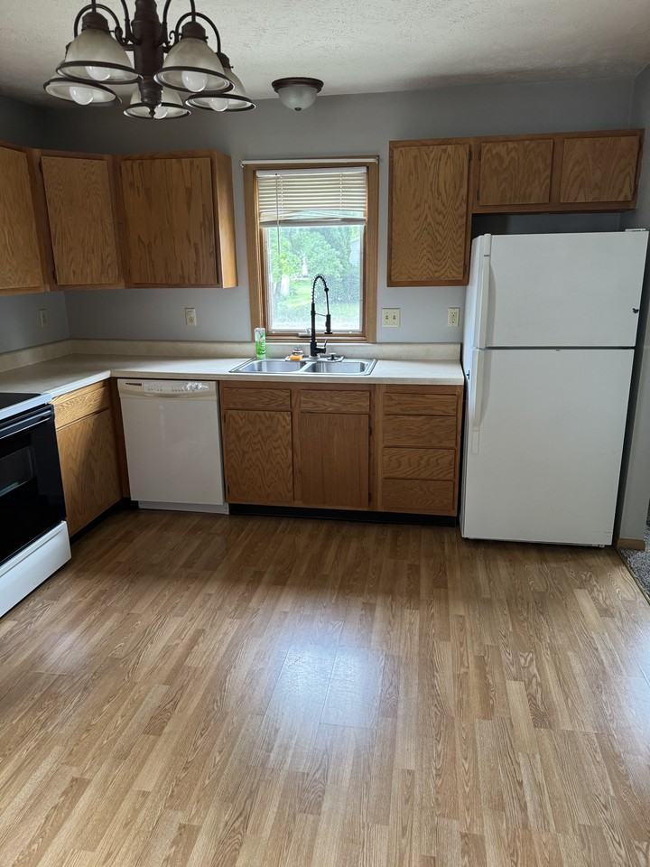 705 E Timber St #1 - Photo 4 of 17