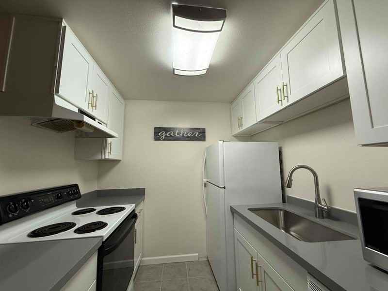 601 14th Ave E - Photo 3 of 29