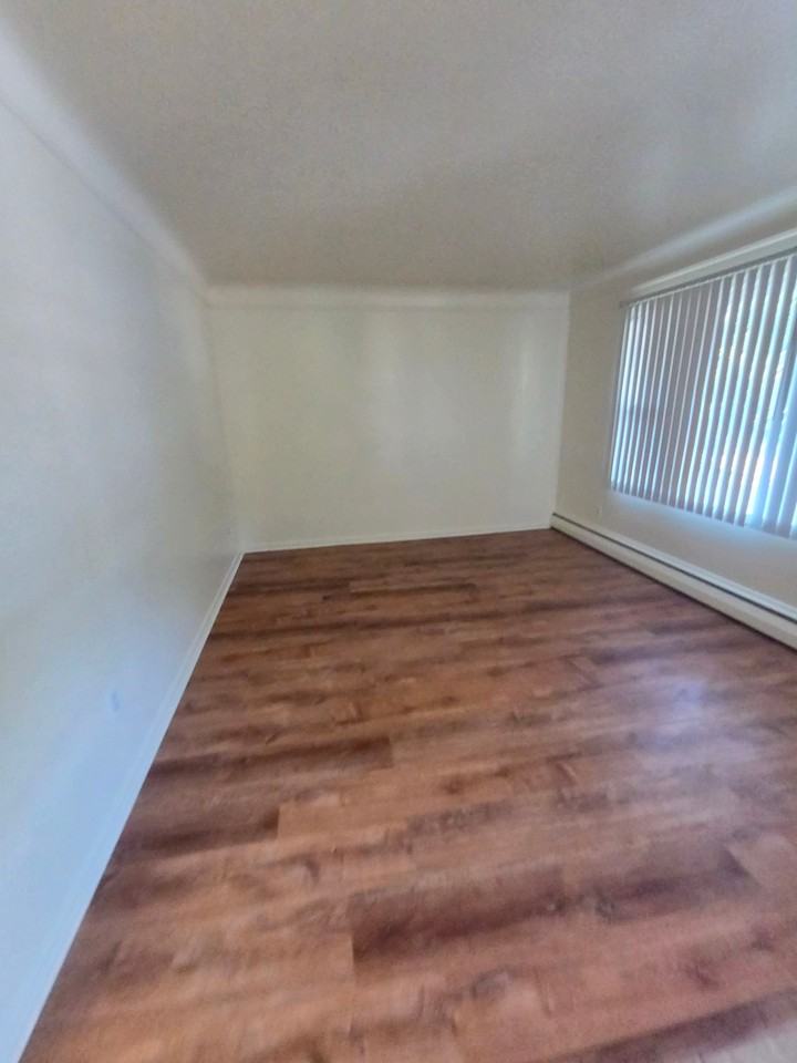 2640 Galpin Ave - Photo 3 of 8