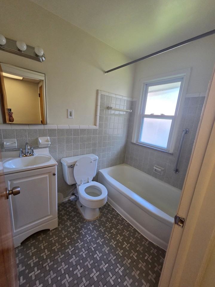 2640 Galpin Ave - Photo 5 of 8