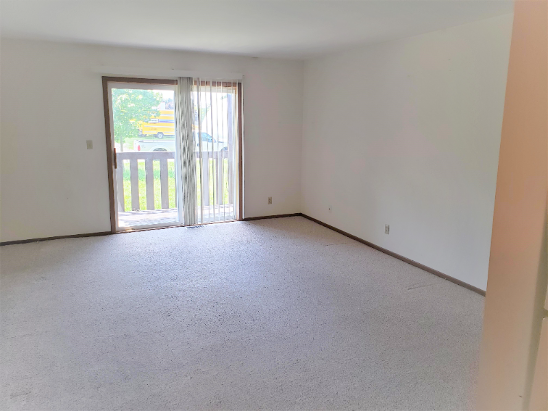 621 N Lincoln St - Photo 2 of 5