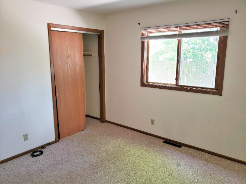 621 N Lincoln St - Photo 4 of 5