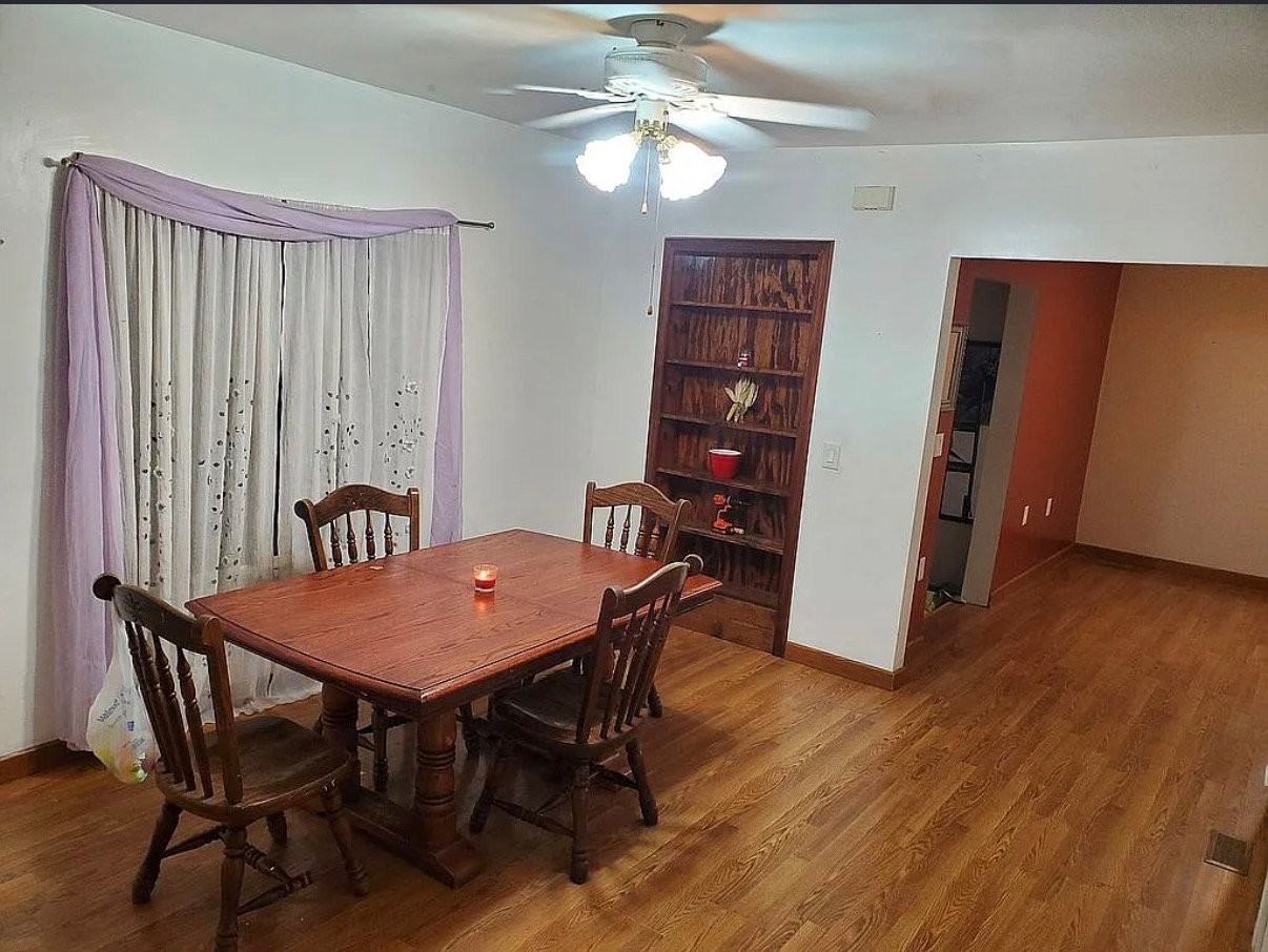 420 N 4th St - Photo 2 of 5
