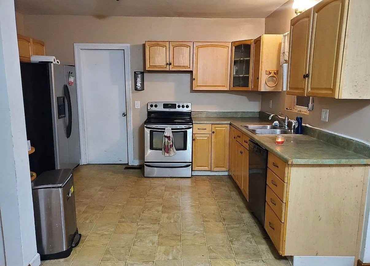 420 N 4th St - Photo 3 of 5