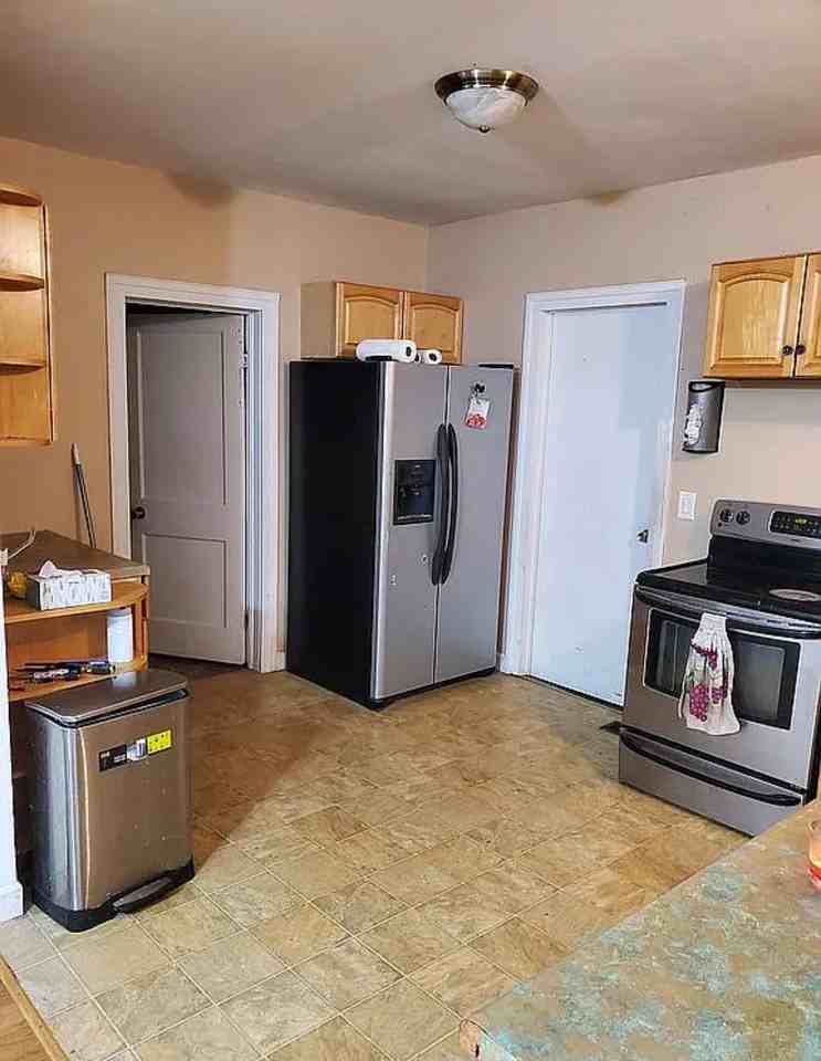 420 N 4th St - Photo 4 of 5