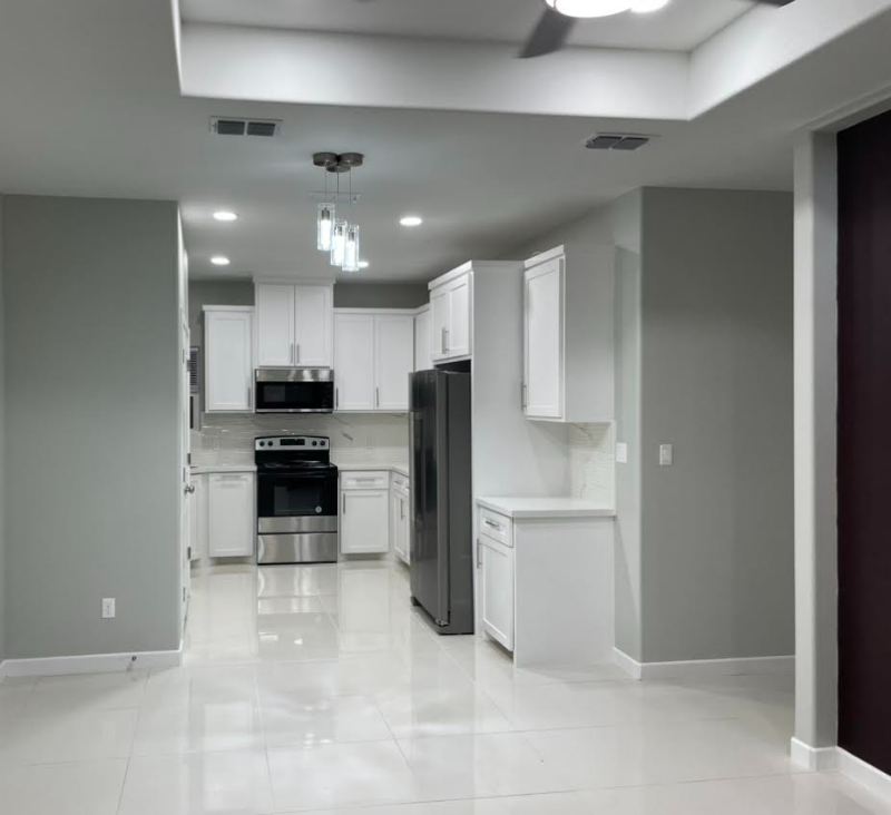 2511 N Vineyard Ave #4 - Photo 3 of 18