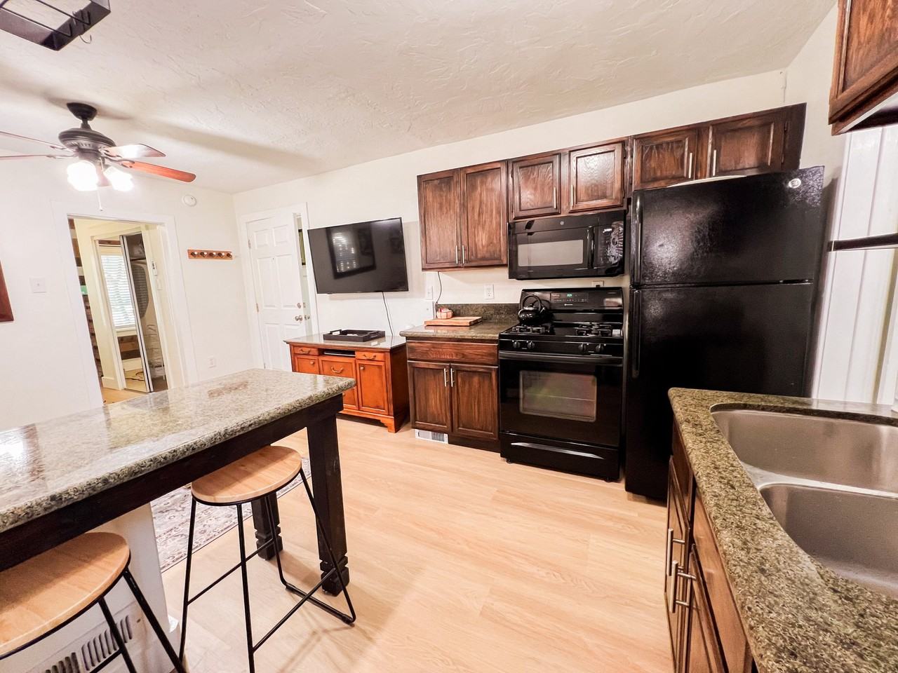 333 Eastso. #1 - Photo 6 of 19