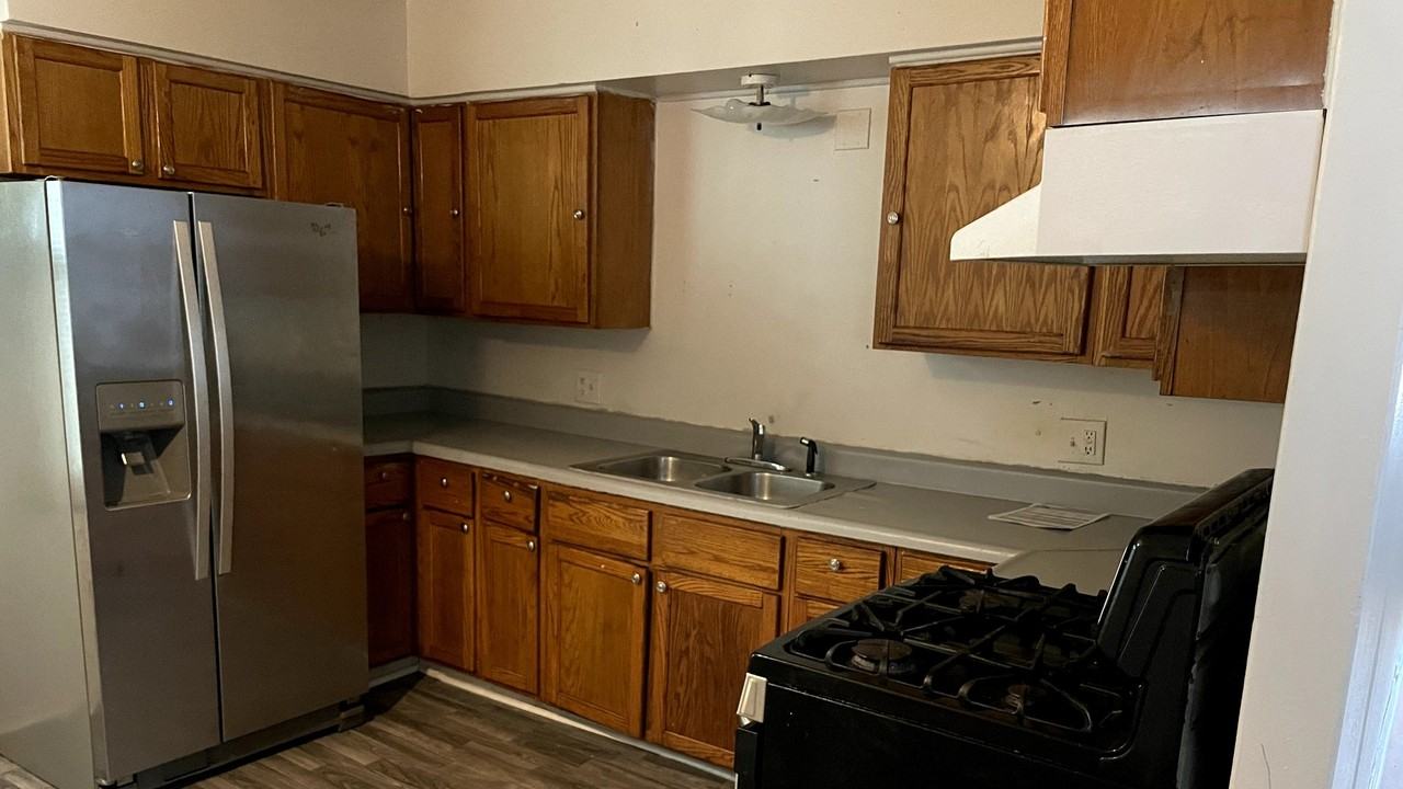 3501 White Cedar Ct - Photo 6 of 12