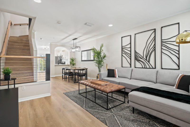509 N Market St - Photo 3 of 15