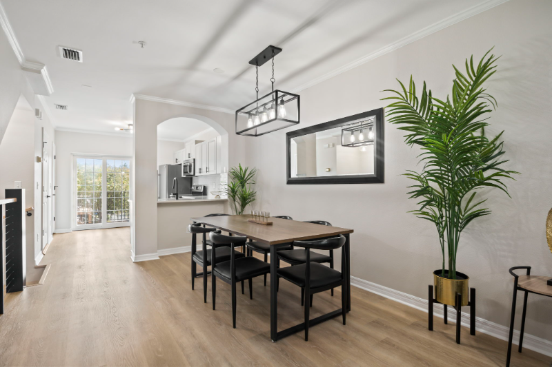 509 N Market St - Photo 4 of 15