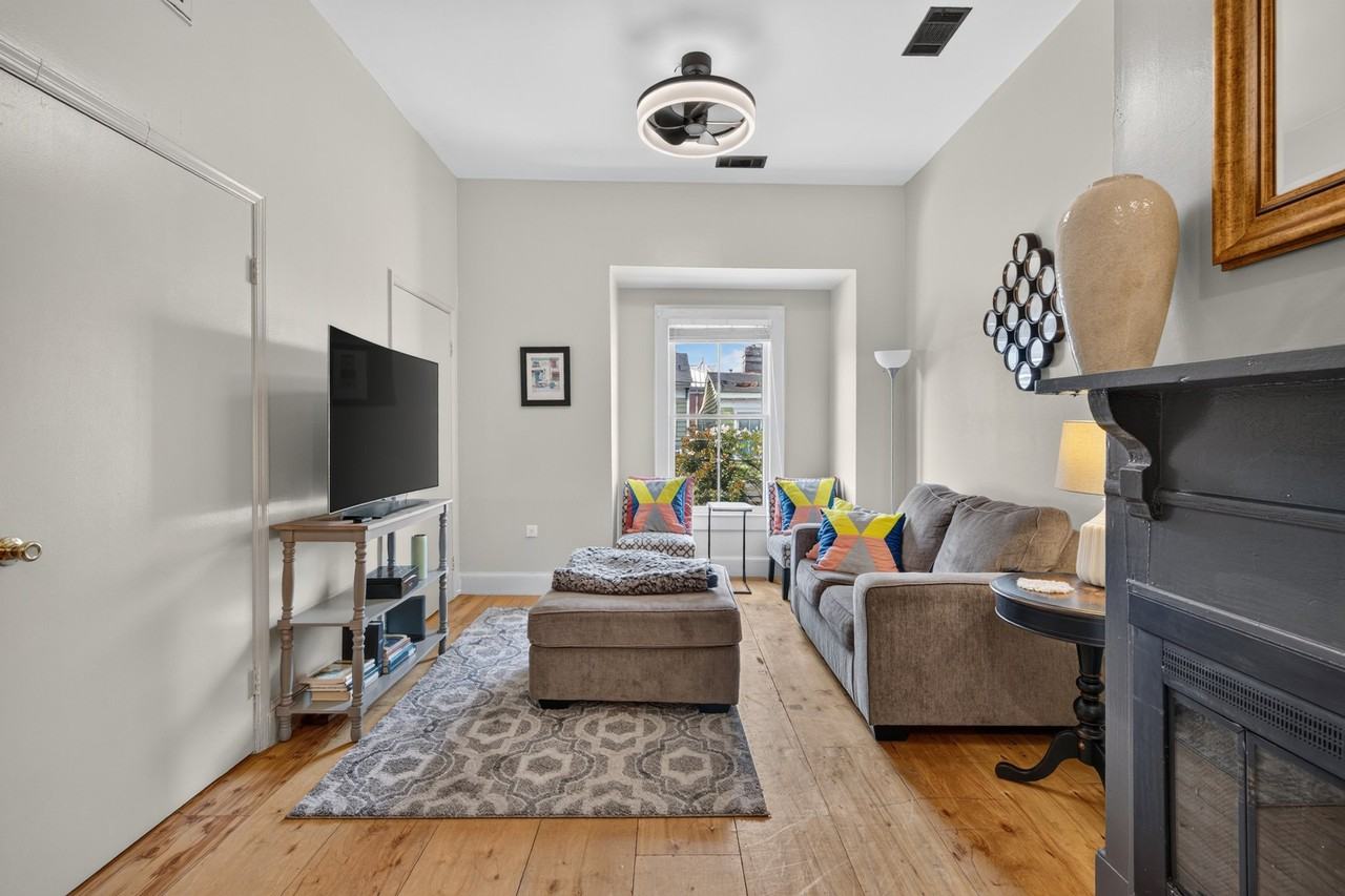 532 E Gaston St #532B - Photo 3 of 17