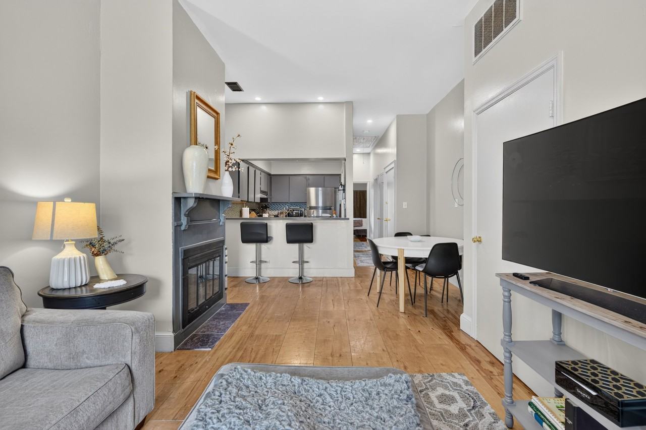 532 E Gaston St #532B - Photo 5 of 17