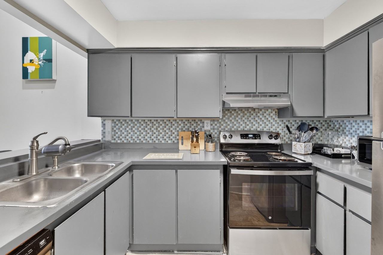 532 E Gaston St #532B - Photo 7 of 17