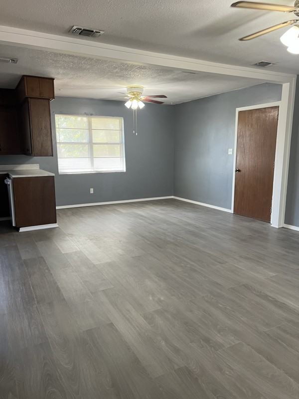 1506 Avenue C - Photo 3 of 9