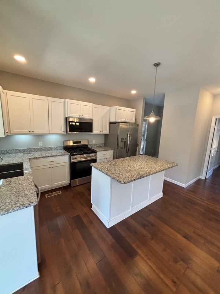 219 Cherokee Dr #17 - Photo 4 of 11