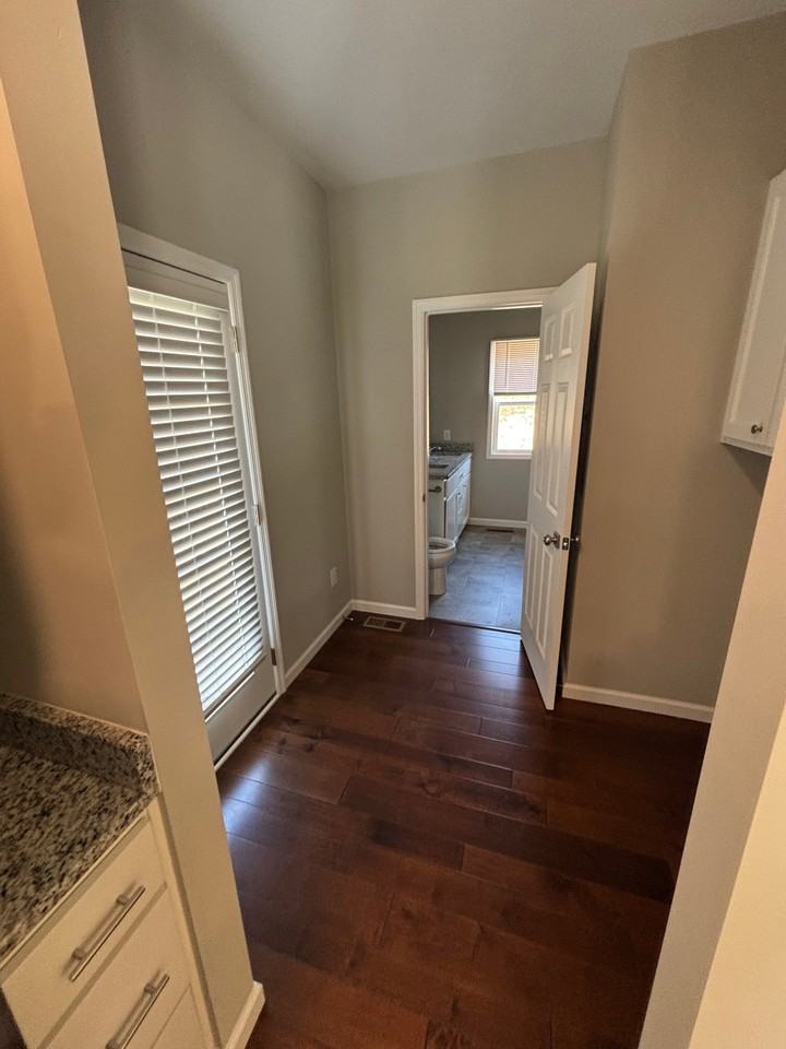 219 Cherokee Dr #17 - Photo 5 of 11