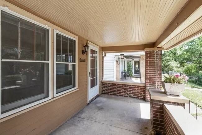 77 N Layman Ave - Photo 2 of 15