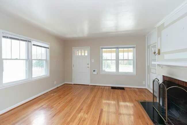 77 N Layman Ave - Photo 3 of 15