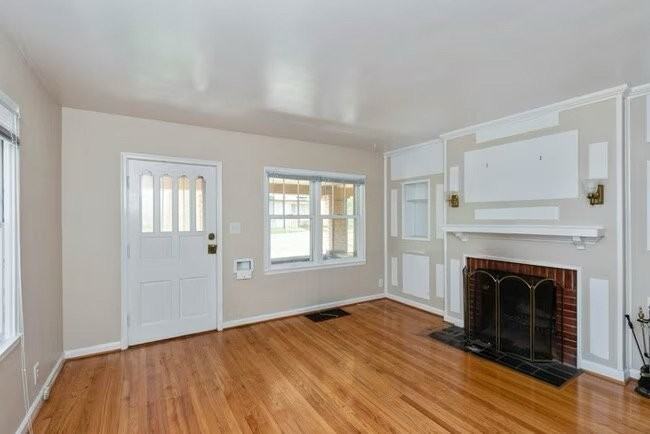 77 N Layman Ave - Photo 4 of 15