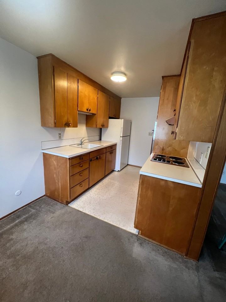 78 Williams Ave S #A - Photo 2 of 10