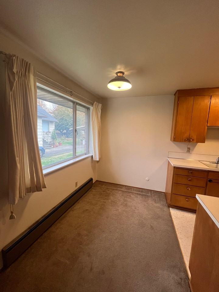 78 Williams Ave S #A - Photo 3 of 10