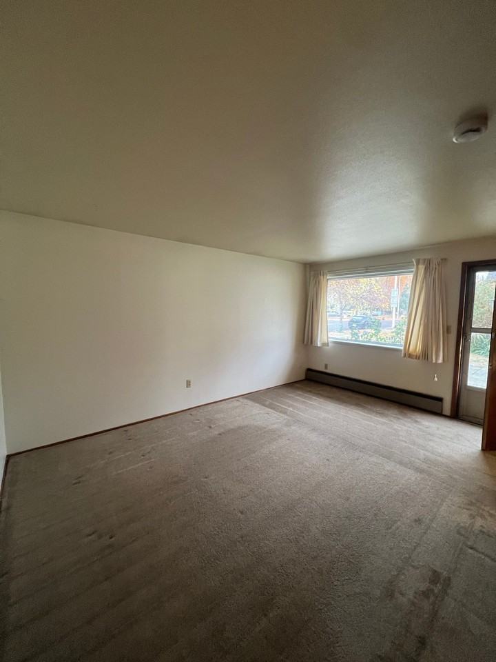 78 Williams Ave S #A - Photo 5 of 10