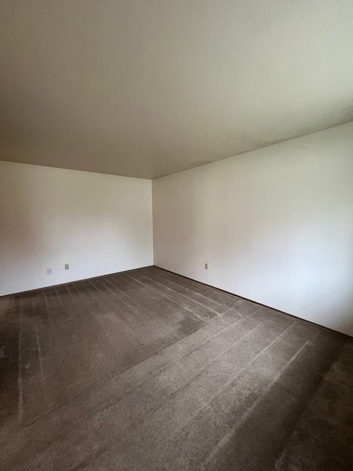 78 Williams Ave S #A - Photo 6 of 10