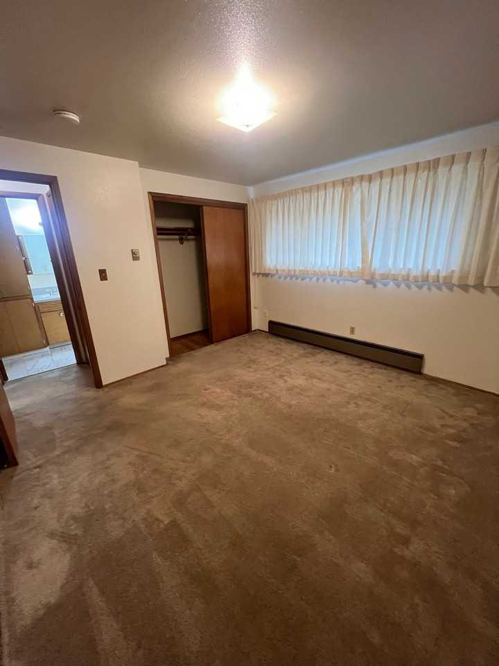78 Williams Ave S #A - Photo 7 of 10