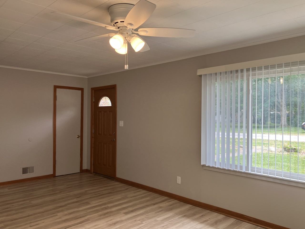 508 E Buckner St #1 - Photo 4 of 18