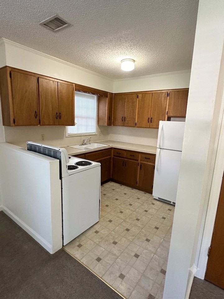 3105 Woodmore Ln Nw #B - Photo 4 of 8