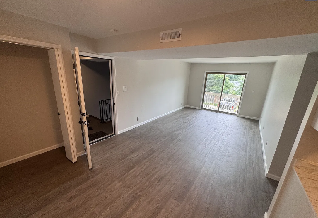 101 Surrey Ct #4 - Photo 2 of 9